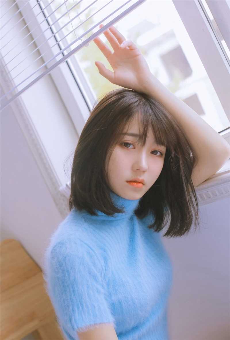 最新白肌少女水灵轻盈床照性感长腿图片图集