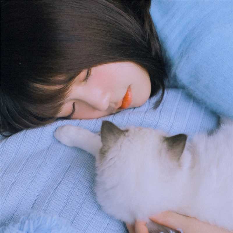 最新白肌少女水灵轻盈床照性感长腿图片图集