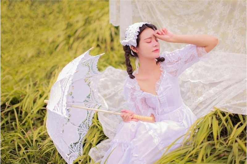 麻花辫清纯大眼女孩蕾丝白裙户外唯美大胆