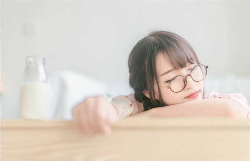 最全圆脸马尾妹纸日系睡衣夏日吃西瓜居家清纯图片壁纸