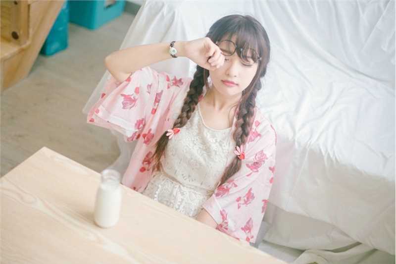 最全圆脸马尾妹纸日系睡衣夏日吃西瓜居家清纯图片壁纸