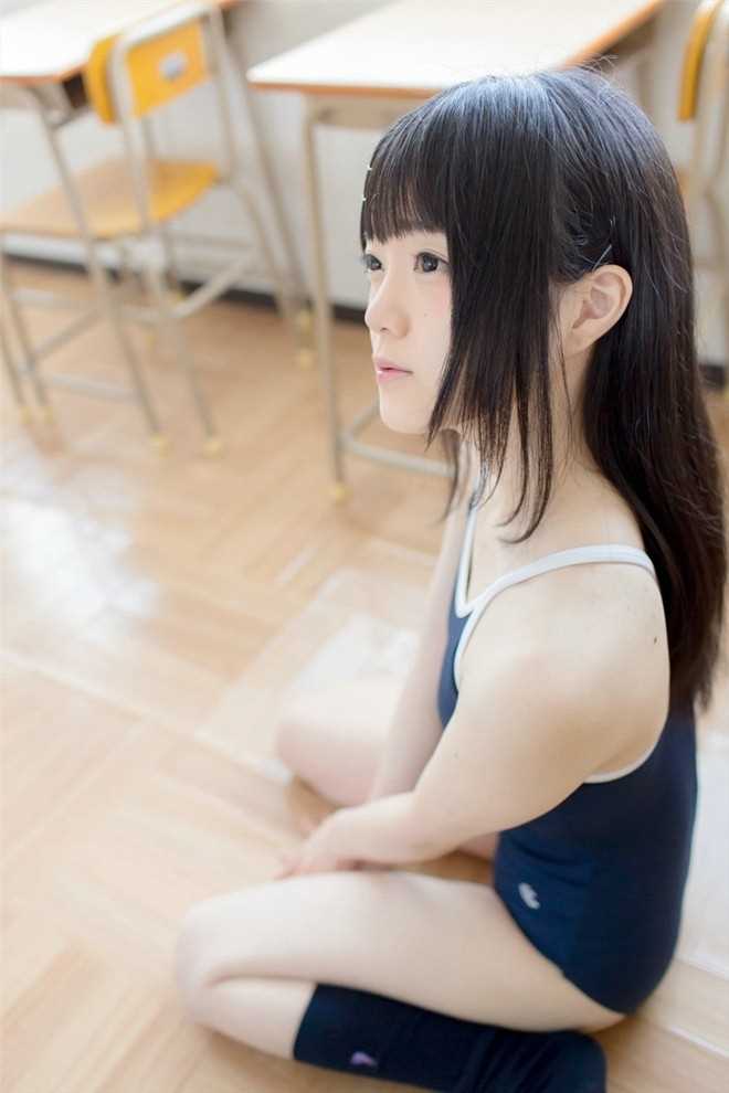 优质白净清纯教室内高叉泳衣性感娇嫩诱惑艺术相册