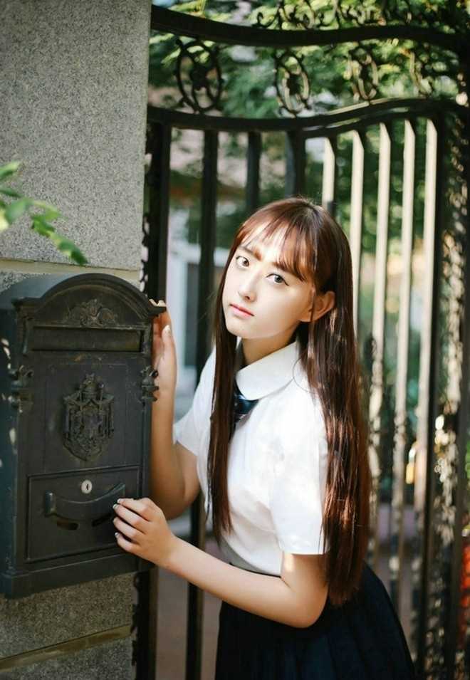 高清阳光清纯长发俏皮可爱户外唯美街拍美女图集