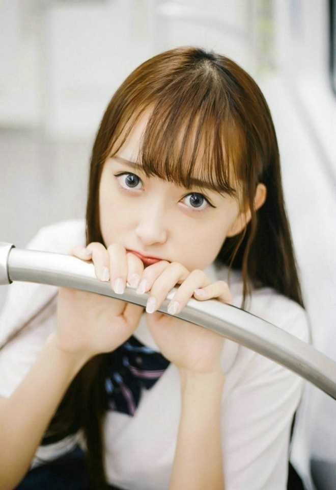 高清阳光清纯长发俏皮可爱户外唯美街拍美女图集