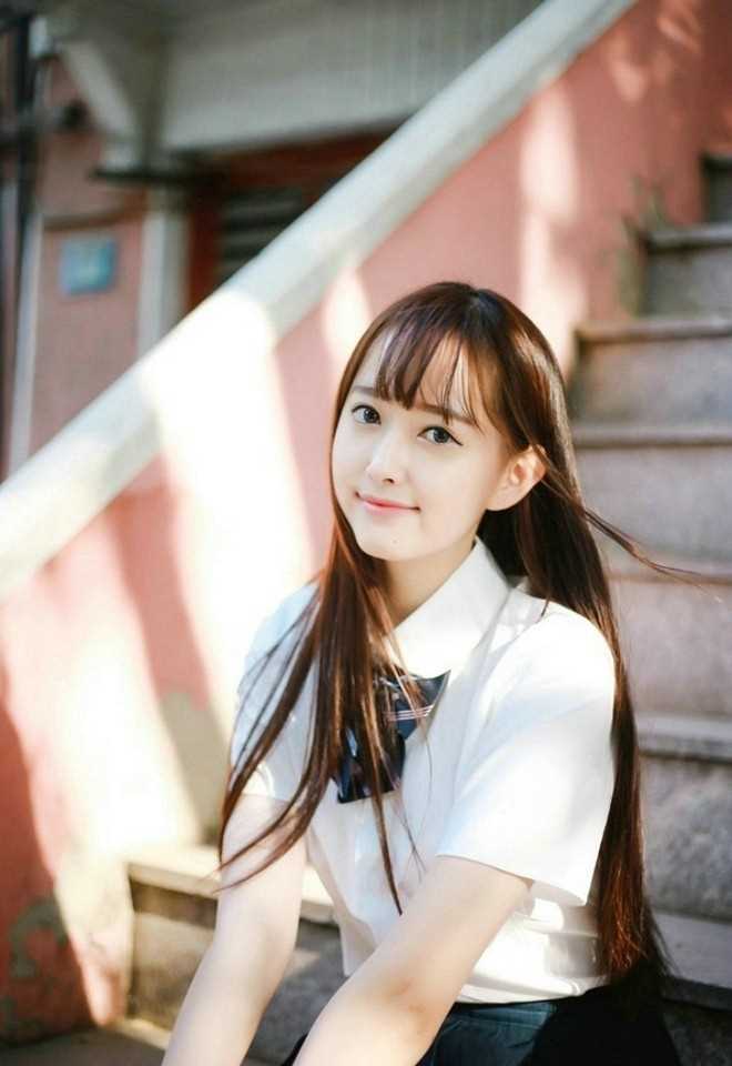 高清阳光清纯长发俏皮可爱户外唯美街拍美女图集