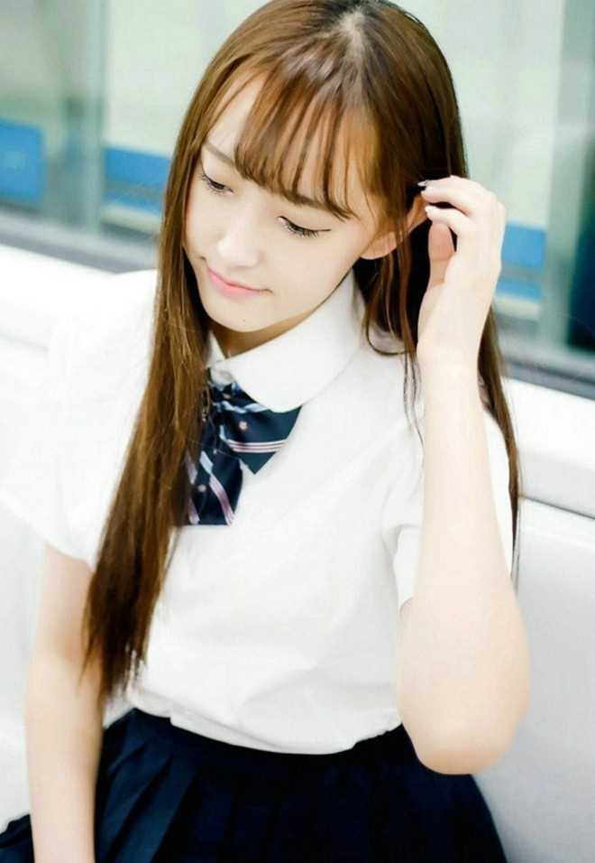 高清阳光清纯长发俏皮可爱户外唯美街拍美女图集