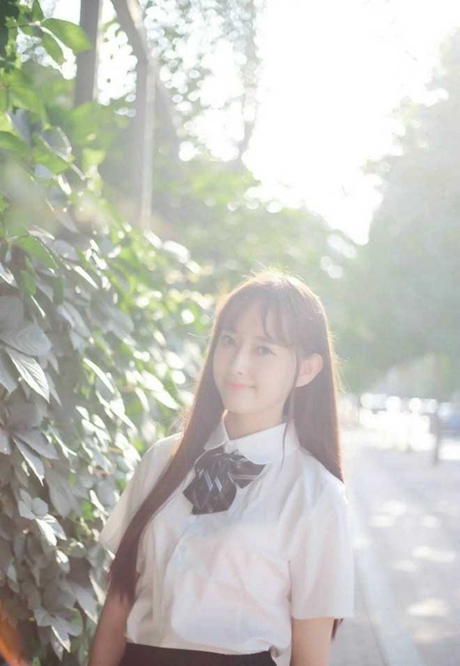 高清阳光清纯长发俏皮可爱户外唯美街拍美女图集