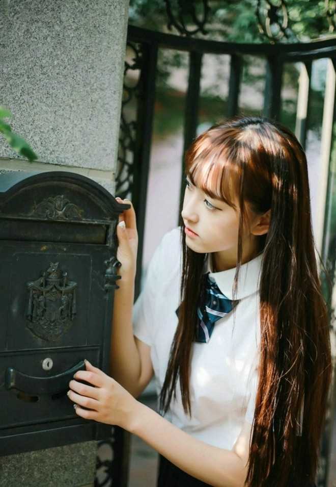 高清阳光清纯长发俏皮可爱户外唯美街拍美女图集