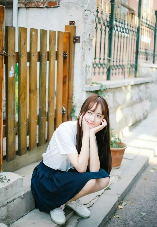 高清阳光清纯长发俏皮可爱户外唯美街拍美女图集