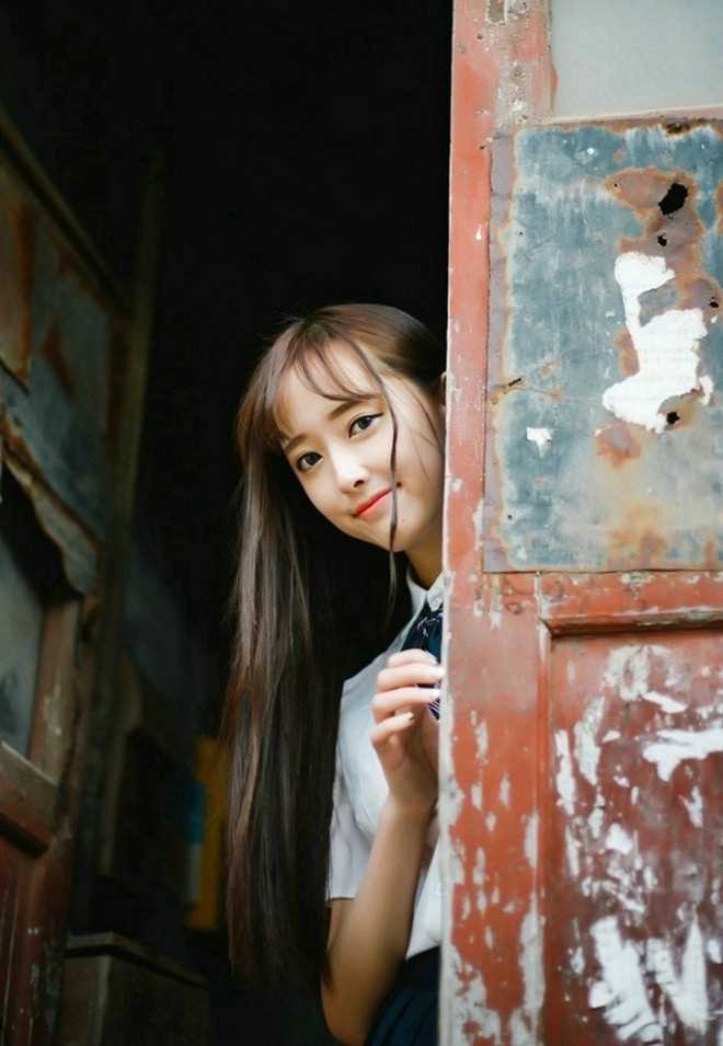 高清阳光清纯长发俏皮可爱户外唯美街拍美女图集