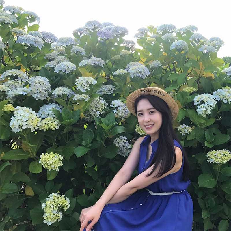 特别专辑美女播报员郑珠姬清纯生活照高雅迷人图片