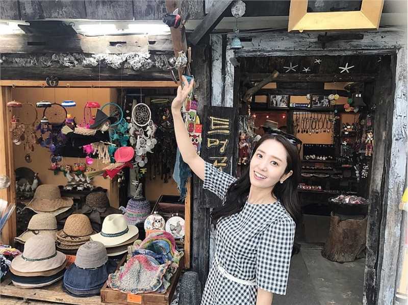 特别专辑美女播报员郑珠姬清纯生活照高雅迷人图片