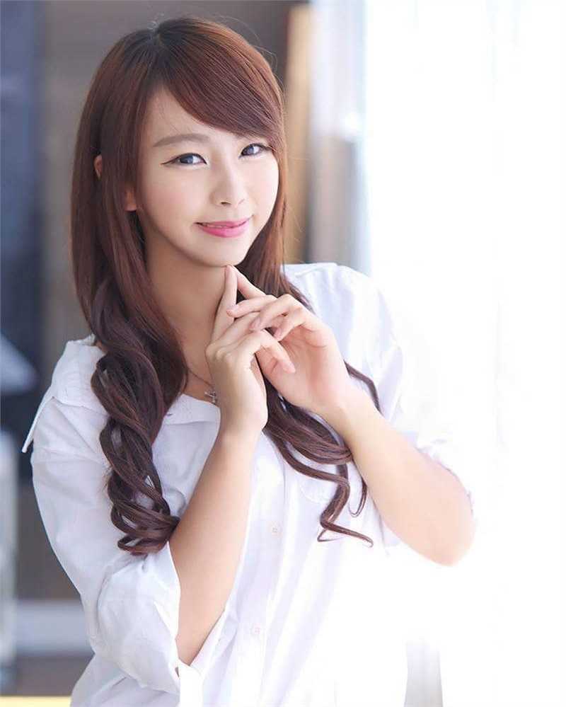 最新香港美女苏宜生活照清纯迷人壁纸