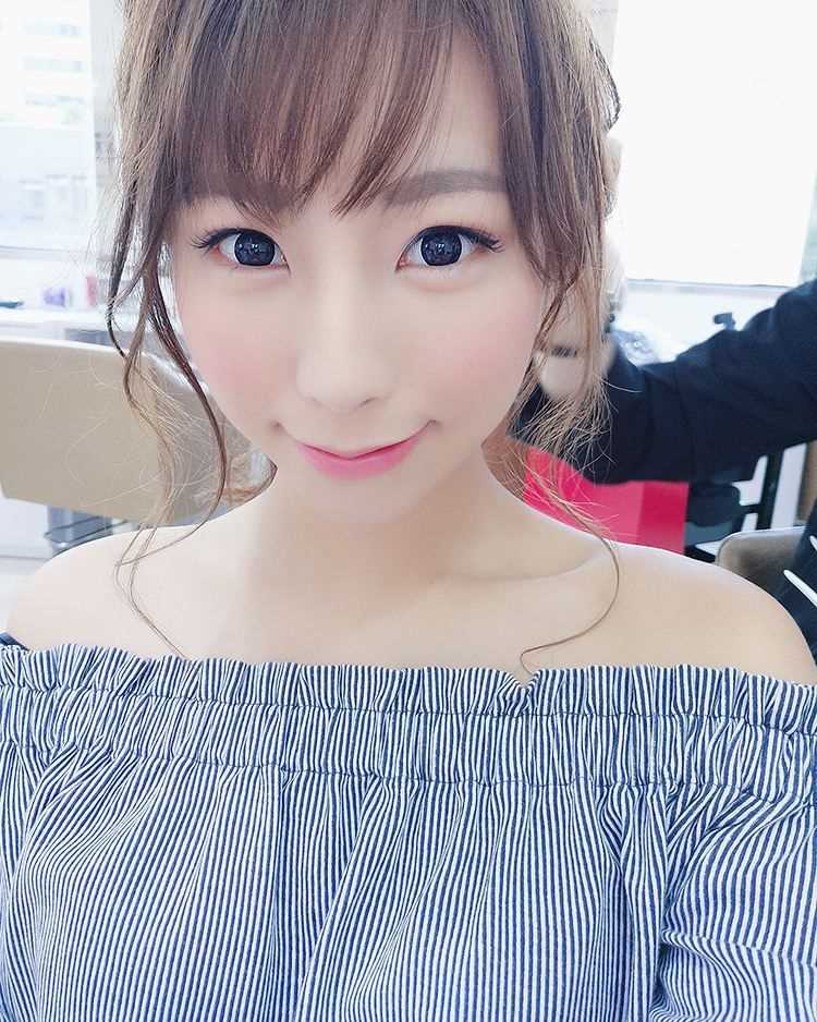 最新香港美女苏宜生活照清纯迷人壁纸