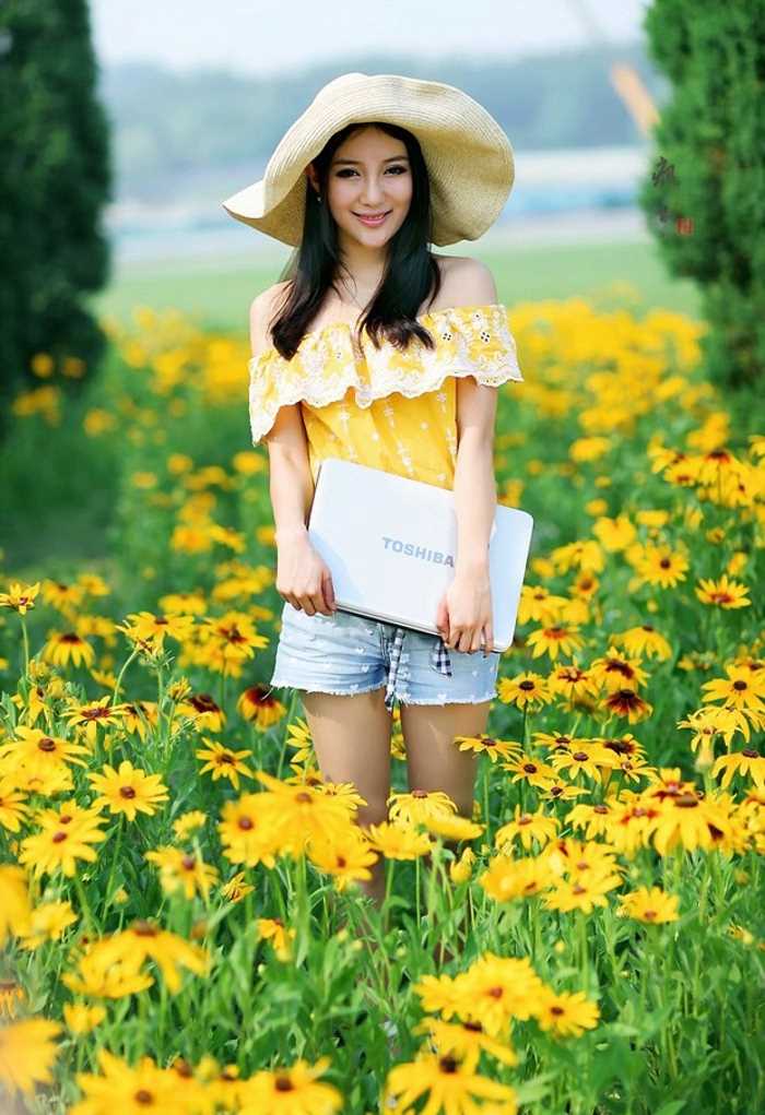 最全清纯美女户外笑容迷人相册