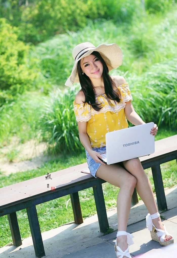 最全清纯美女户外笑容迷人相册