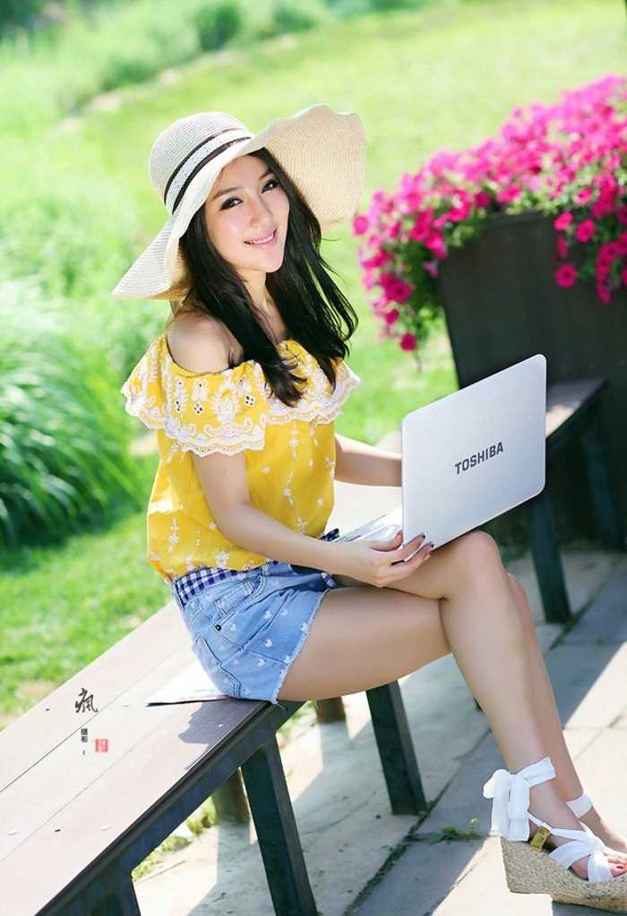 最全清纯美女户外笑容迷人相册