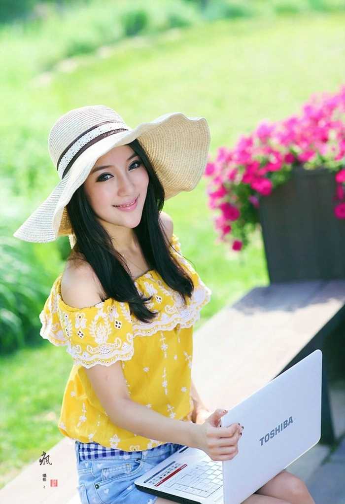 最全清纯美女户外笑容迷人相册