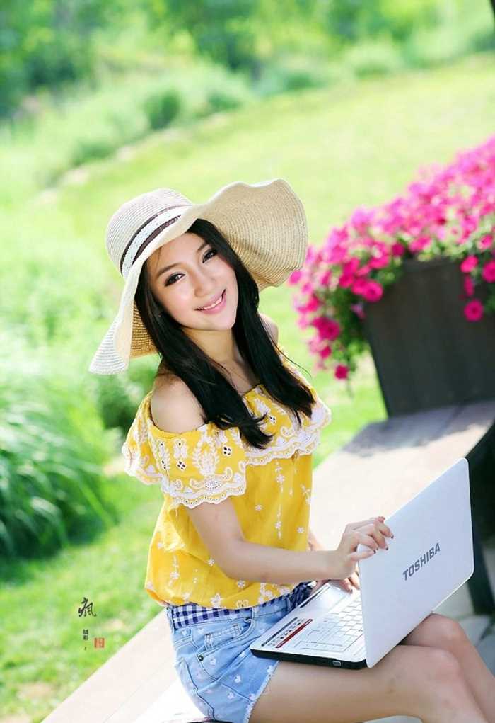 最全清纯美女户外笑容迷人相册