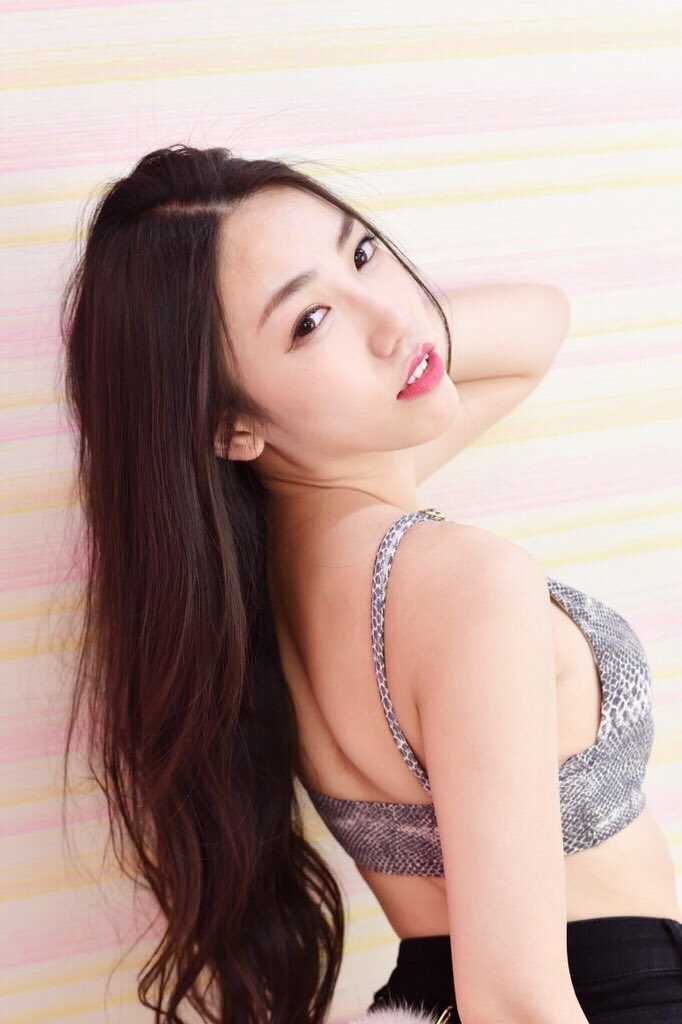 高清清纯美女神美Raina私房性感图集