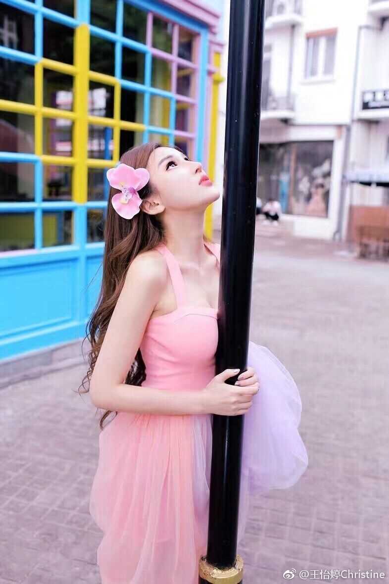 最新清纯美女王怡婷微博街拍图集