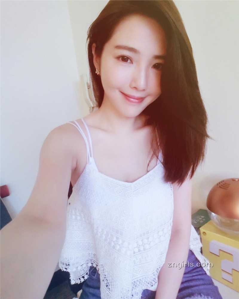 美女主播朱琦郁私房照清纯迷人