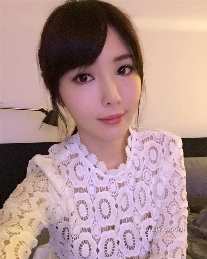 美女主播朱琦郁私房照清纯迷人