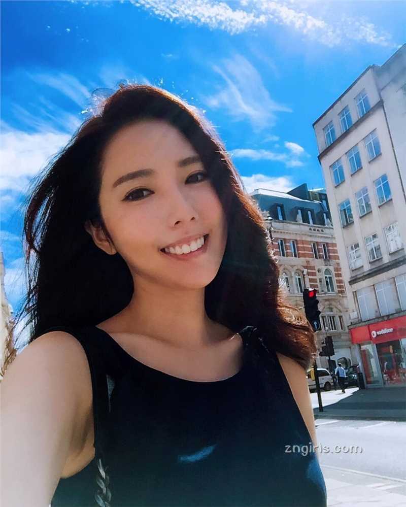 美女主播朱琦郁私房照清纯迷人