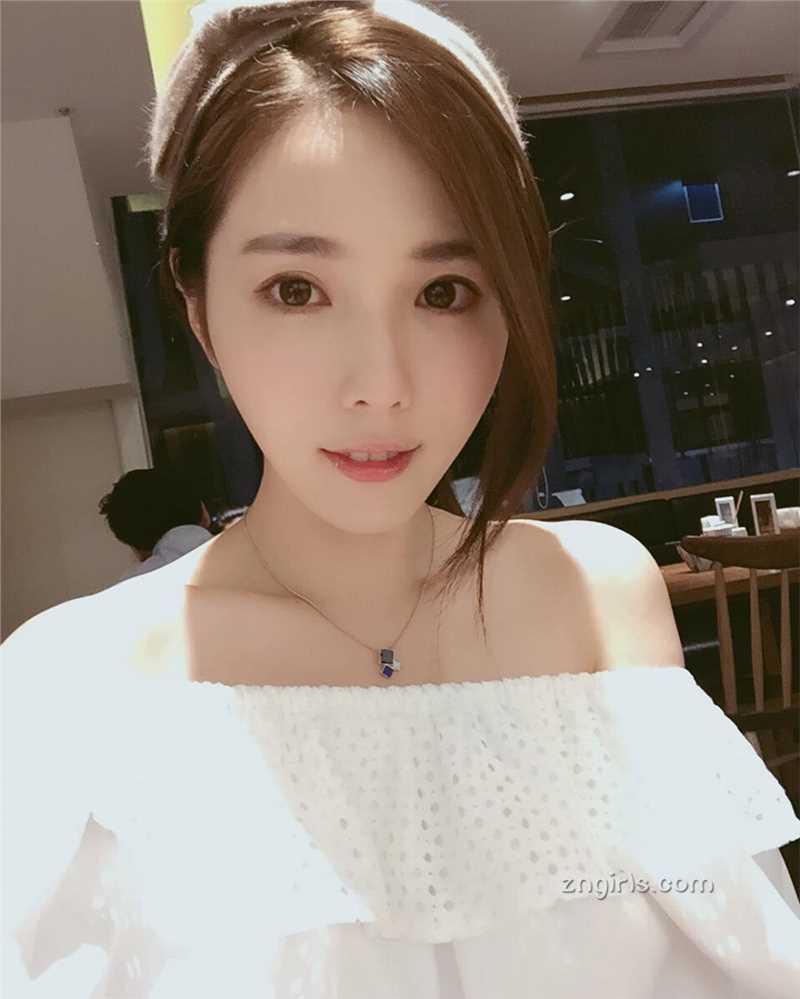 美女主播朱琦郁私房照清纯迷人