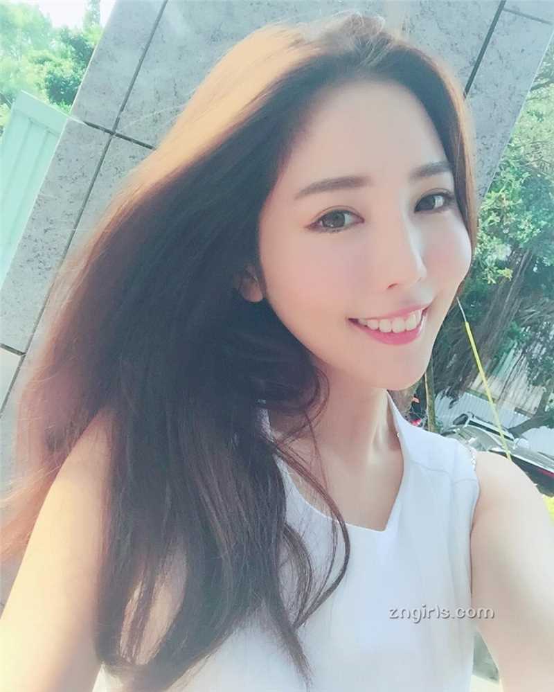 美女主播朱琦郁私房照清纯迷人