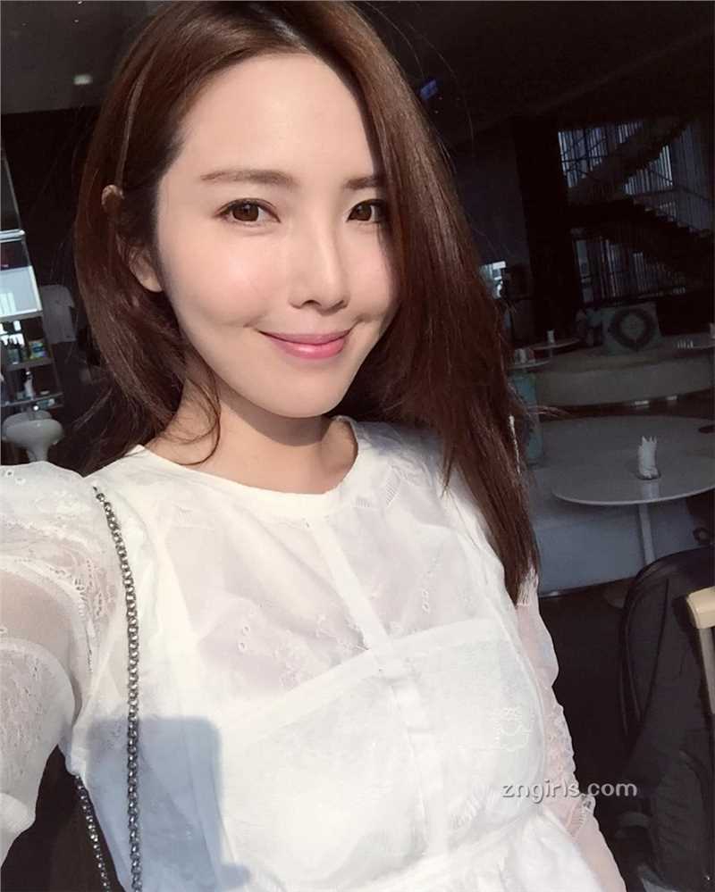 美女主播朱琦郁私房照清纯迷人