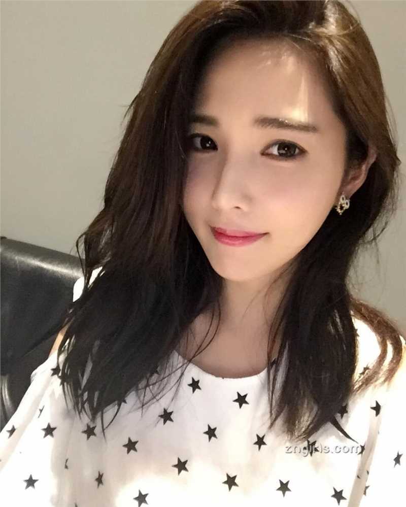 美女主播朱琦郁私房照清纯迷人