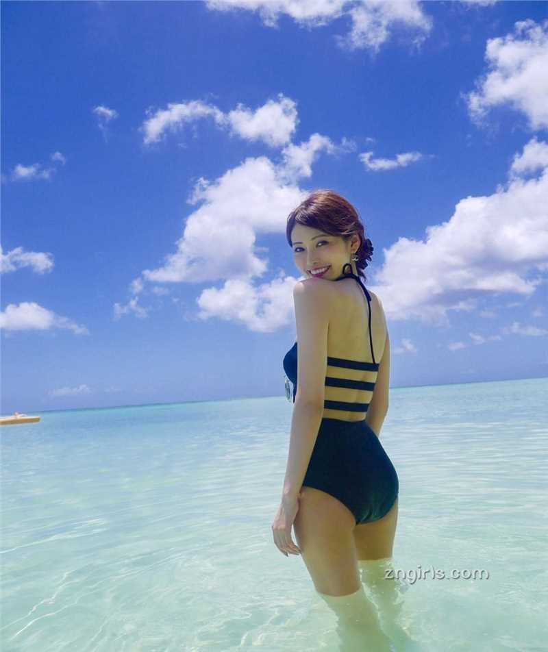 优质美女博主CHANNEL清纯私房照图片