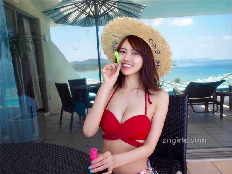 优质美女博主CHANNEL清纯私房照图片