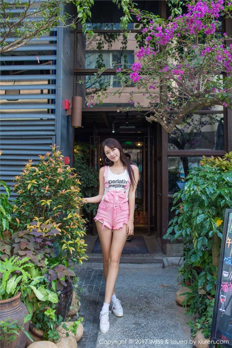 优质爱蜜社美女王曼妮街拍清纯迷人相册