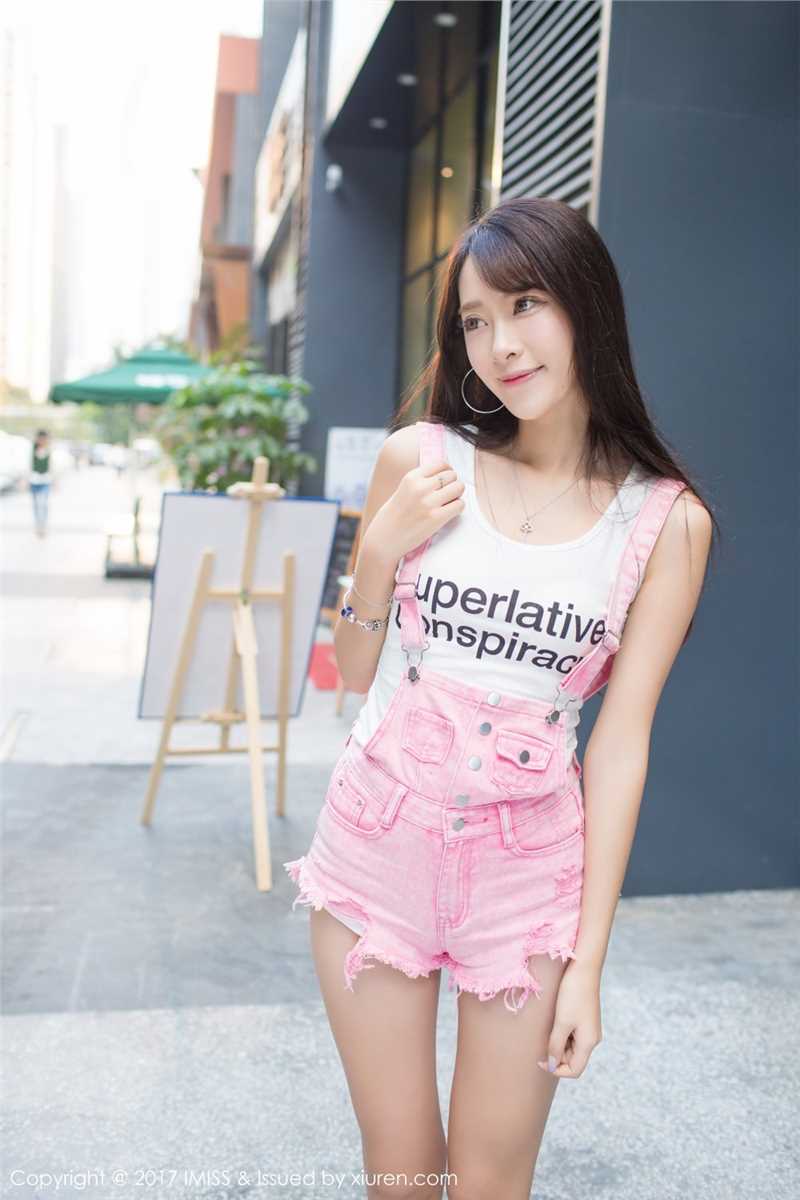 优质爱蜜社美女王曼妮街拍清纯迷人相册