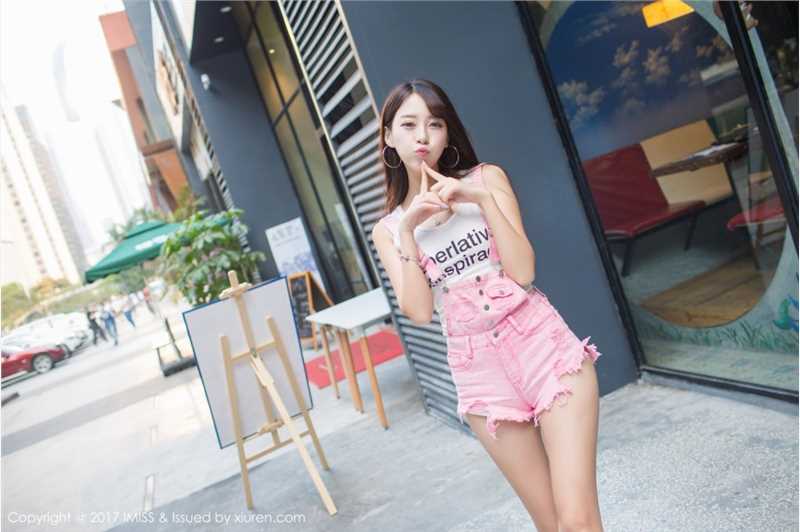 优质爱蜜社美女王曼妮街拍清纯迷人相册