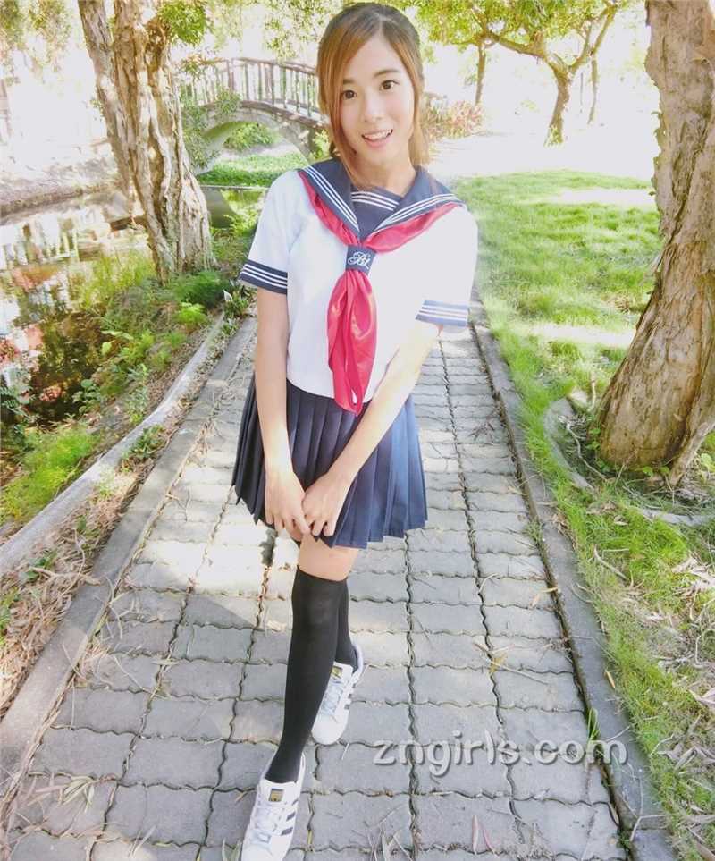 高清美女校花方唯真生活照清纯迷人图册