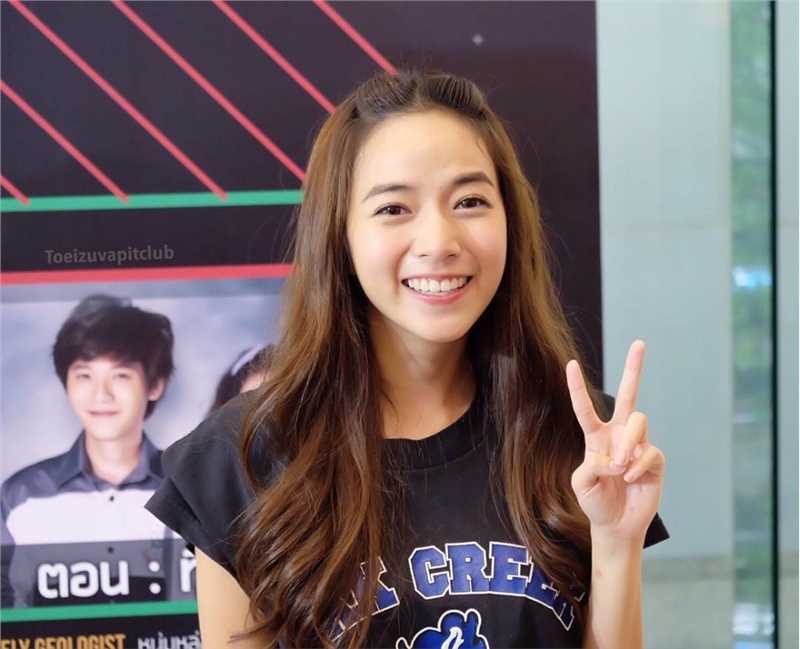 高清泰国美女模特Baitoei,Zuvapit清纯笑容迷人图集