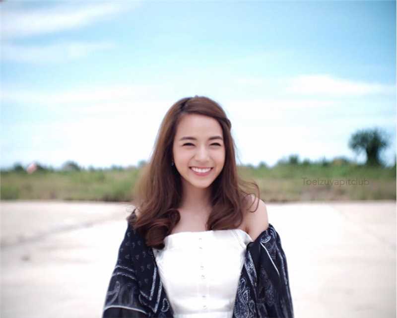 高清泰国美女模特Baitoei,Zuvapit清纯笑容迷人图集