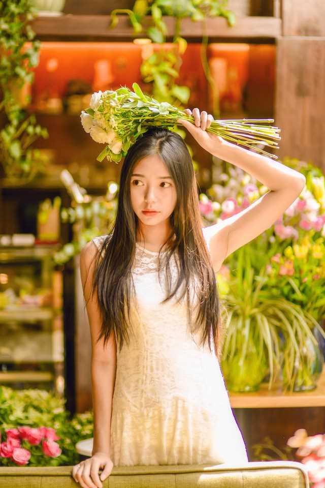 优质长发美女花房唯美清纯动人图片