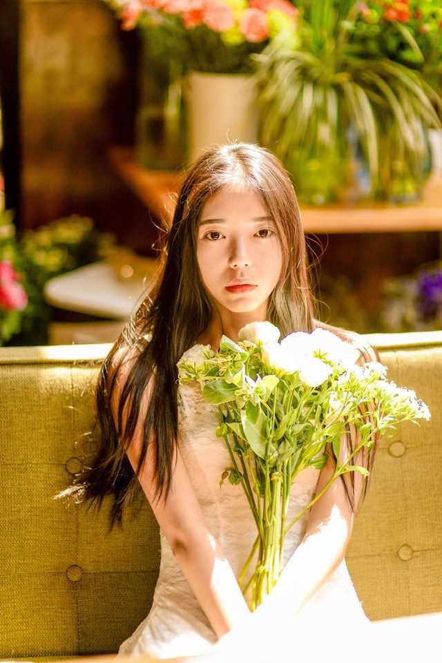 优质长发美女花房唯美清纯动人图片