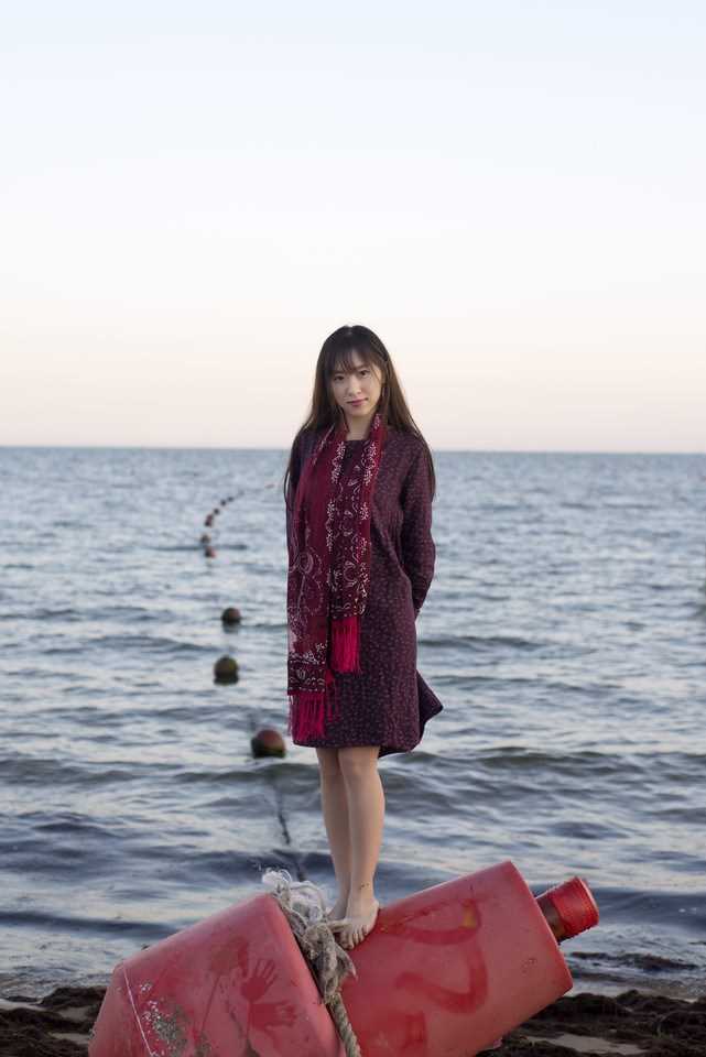 高清长发美女海边唯美清纯动人图集