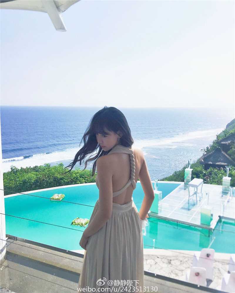 90后清纯美女静静陛下高清养眼美照