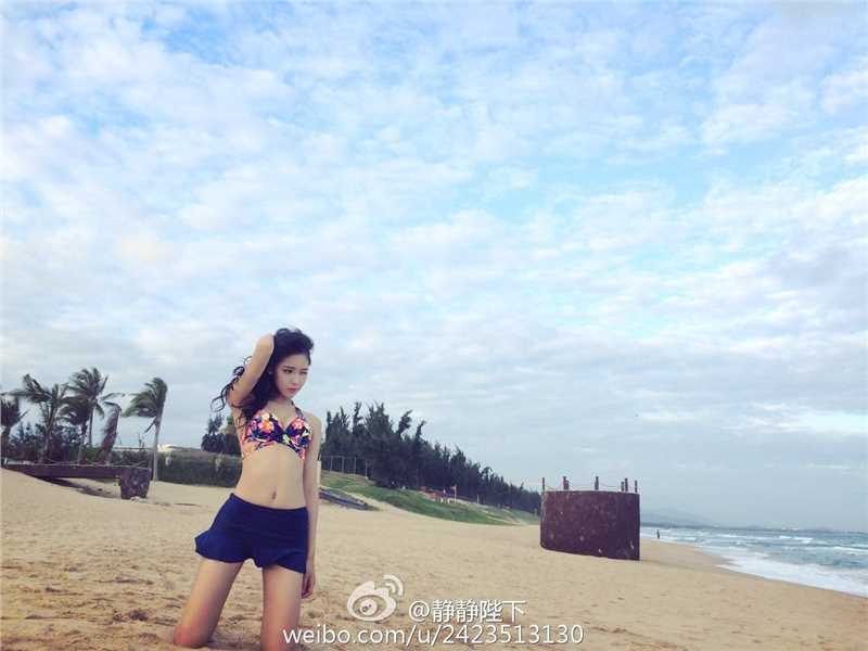 90后清纯美女静静陛下高清养眼美照