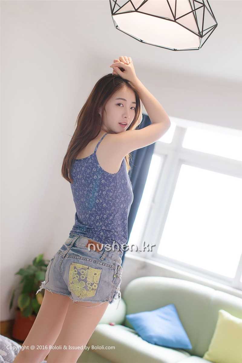 优质90后清纯美女沈欣雨唯美摄影图集图片