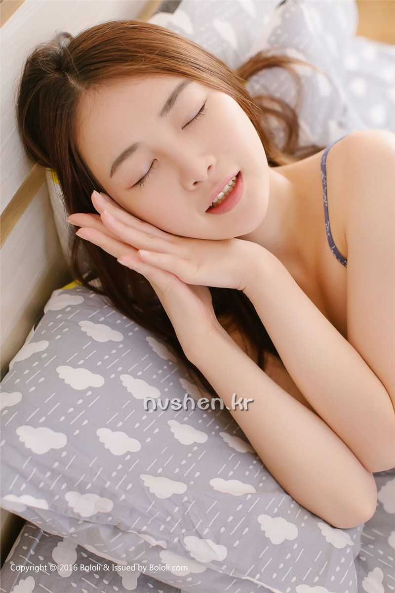 优质90后清纯美女沈欣雨唯美摄影图集图片