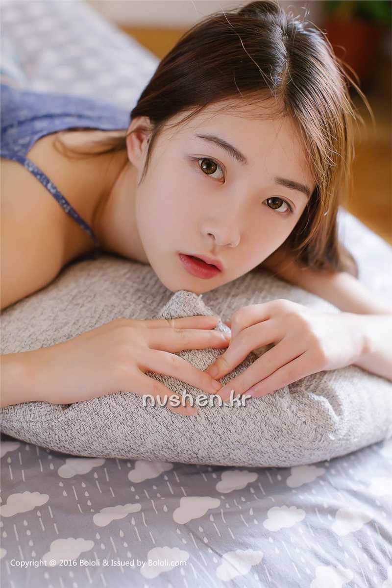 优质90后清纯美女沈欣雨唯美摄影图集图片