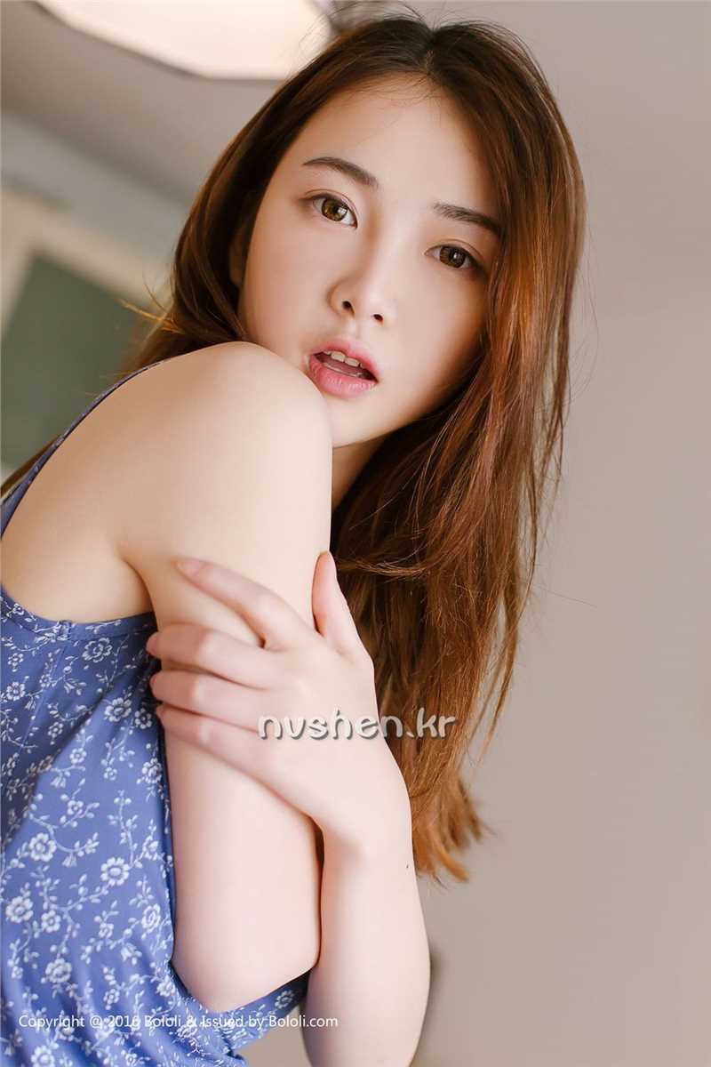 优质90后清纯美女沈欣雨唯美摄影图集图片