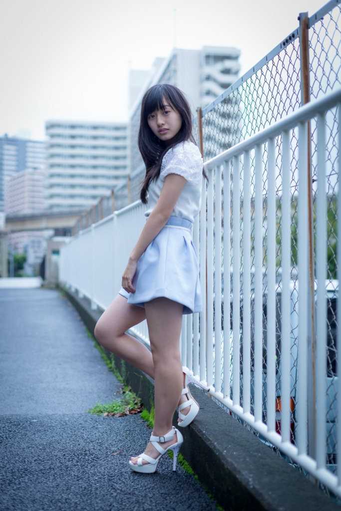 高清日本清纯美女铃木茜音户外图片图集